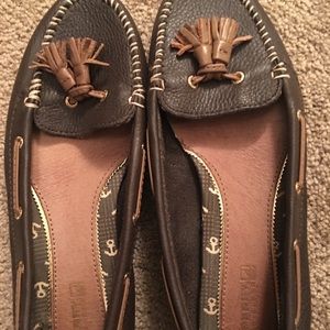 Sperry boat style shoes